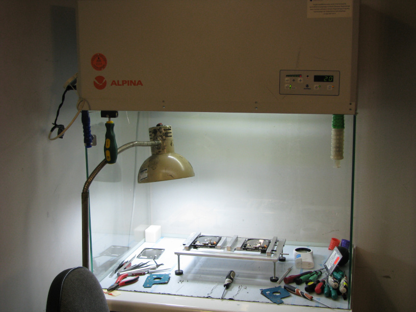 Диски у ламінарної камері