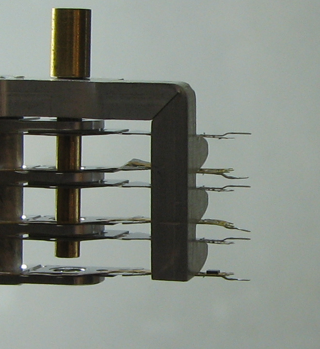 Блок магнітних головок з відірваними голівками